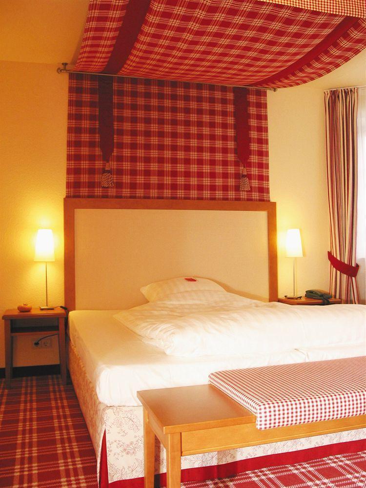 Wellings Romantik Hotel Zur Linde Мьорс Екстериор снимка