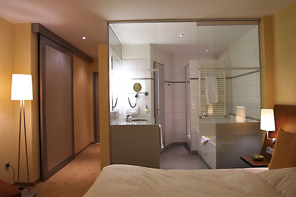 Wellings Romantik Hotel Zur Linde Мьорс Екстериор снимка