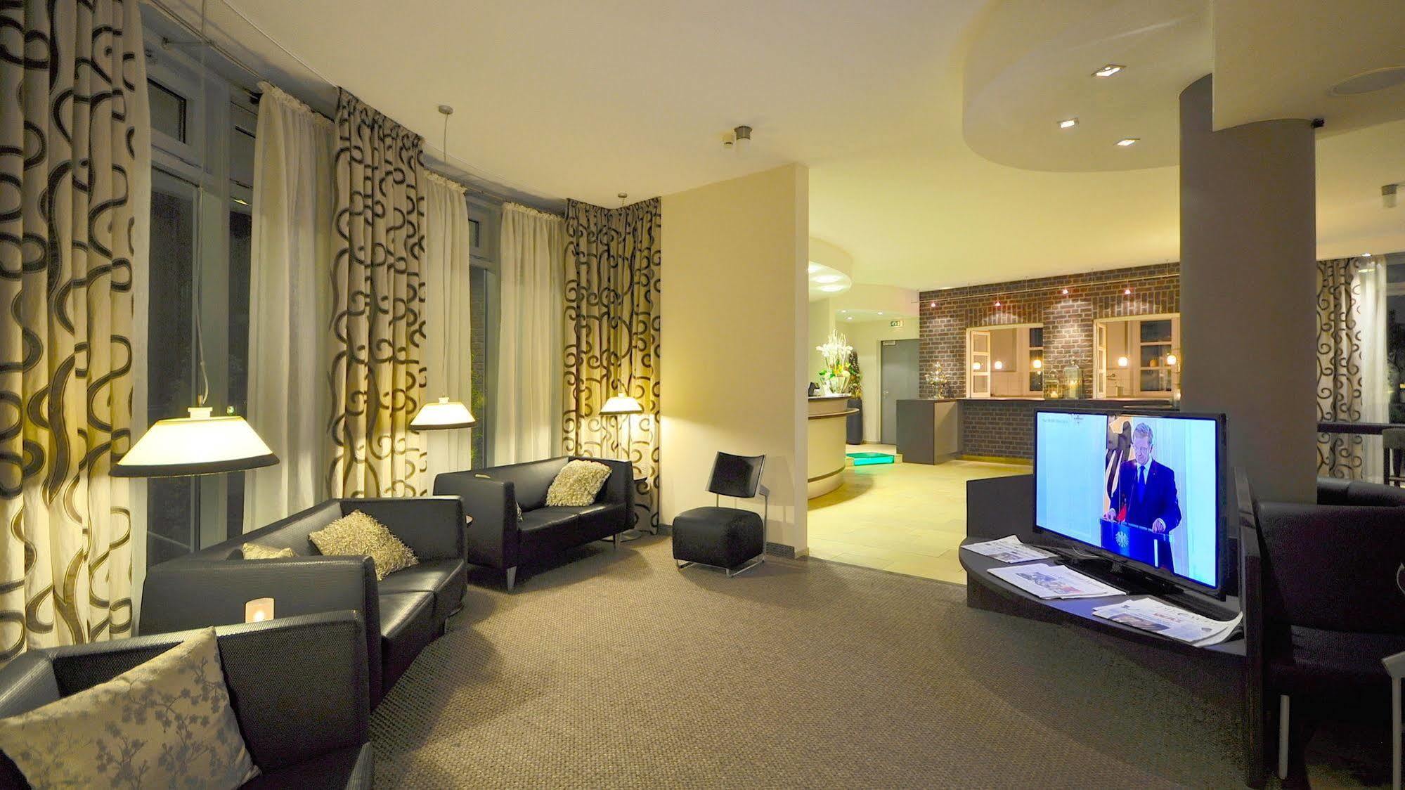 Wellings Romantik Hotel Zur Linde Мьорс Екстериор снимка