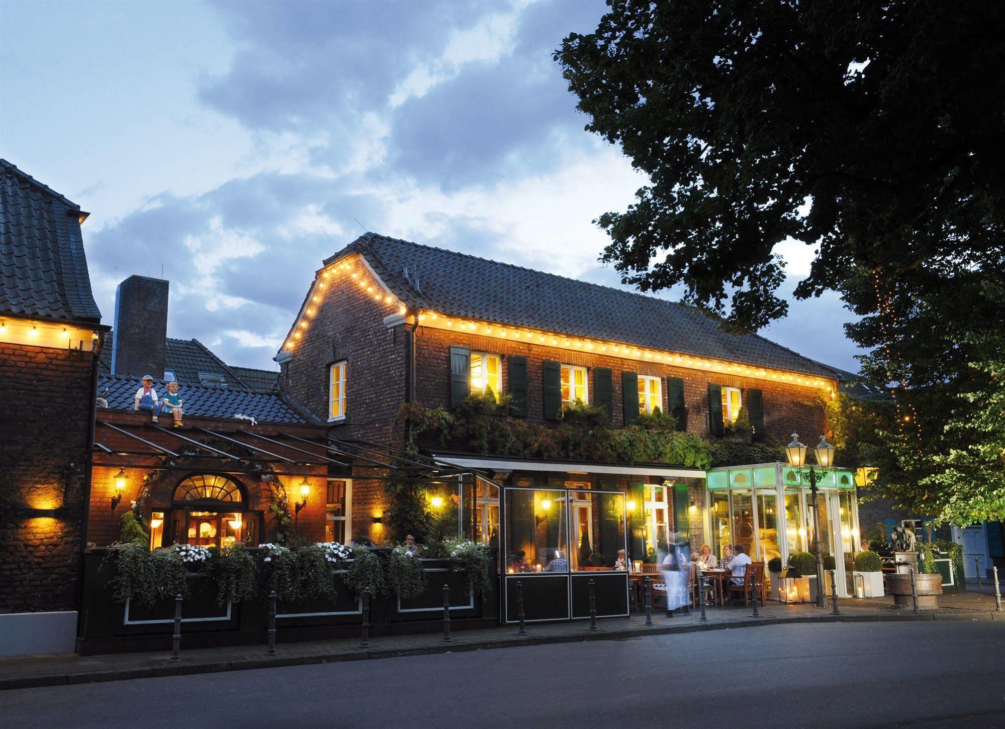 Wellings Romantik Hotel Zur Linde Мьорс Екстериор снимка