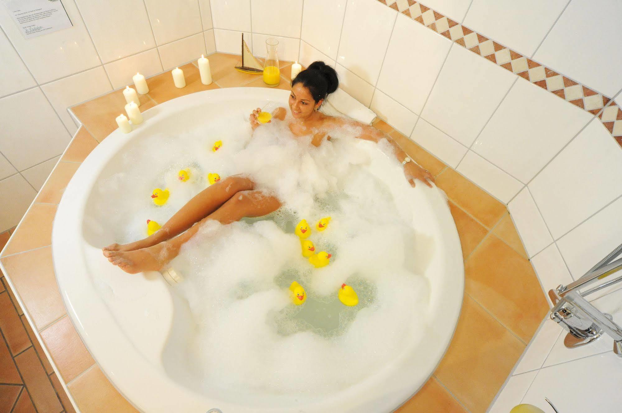 Wellings Romantik Hotel Zur Linde Мьорс Екстериор снимка