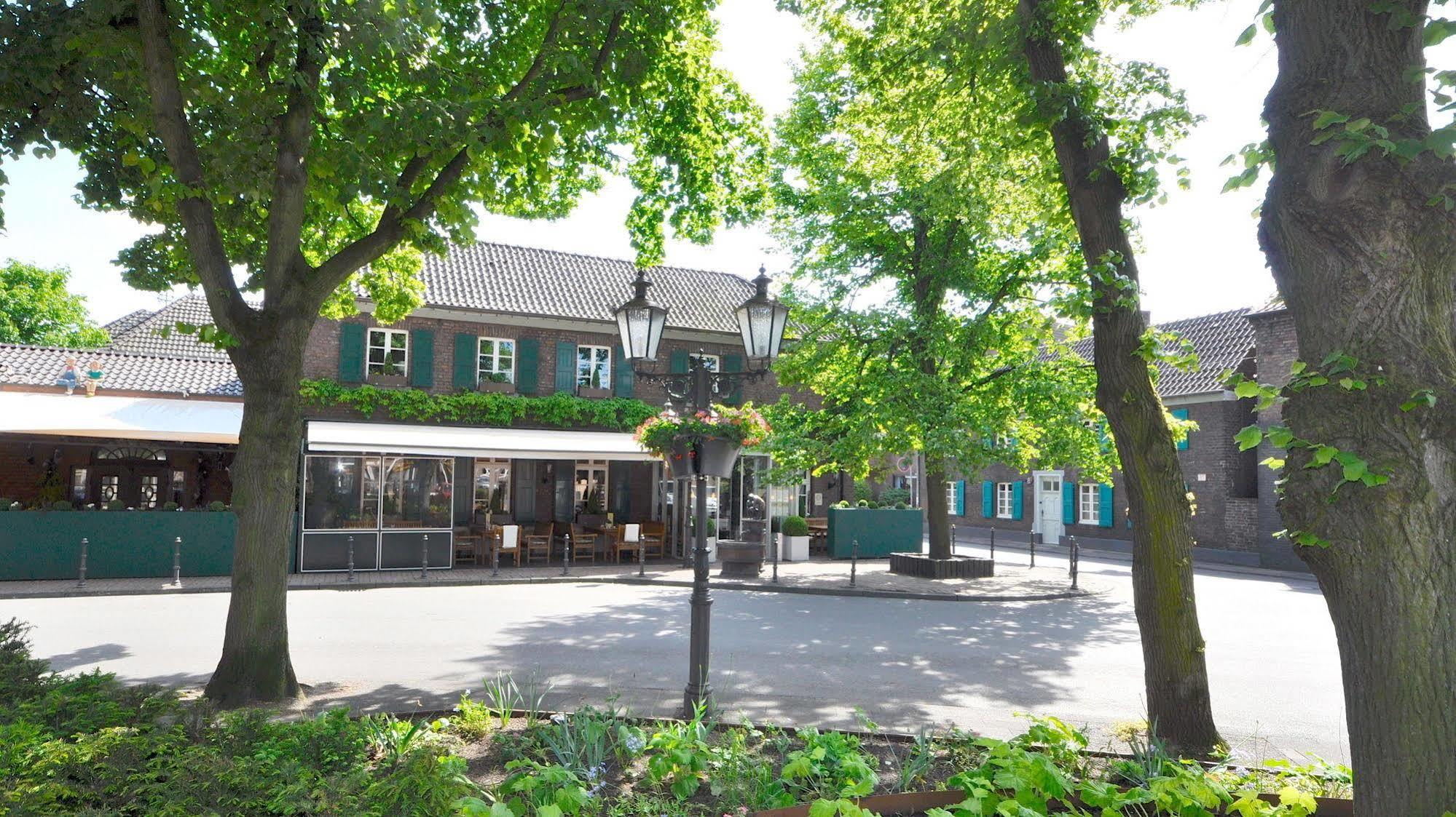 Wellings Romantik Hotel Zur Linde Мьорс Екстериор снимка