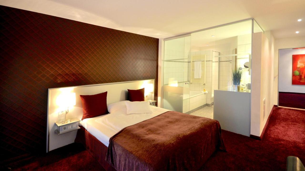 Wellings Romantik Hotel Zur Linde Мьорс Екстериор снимка