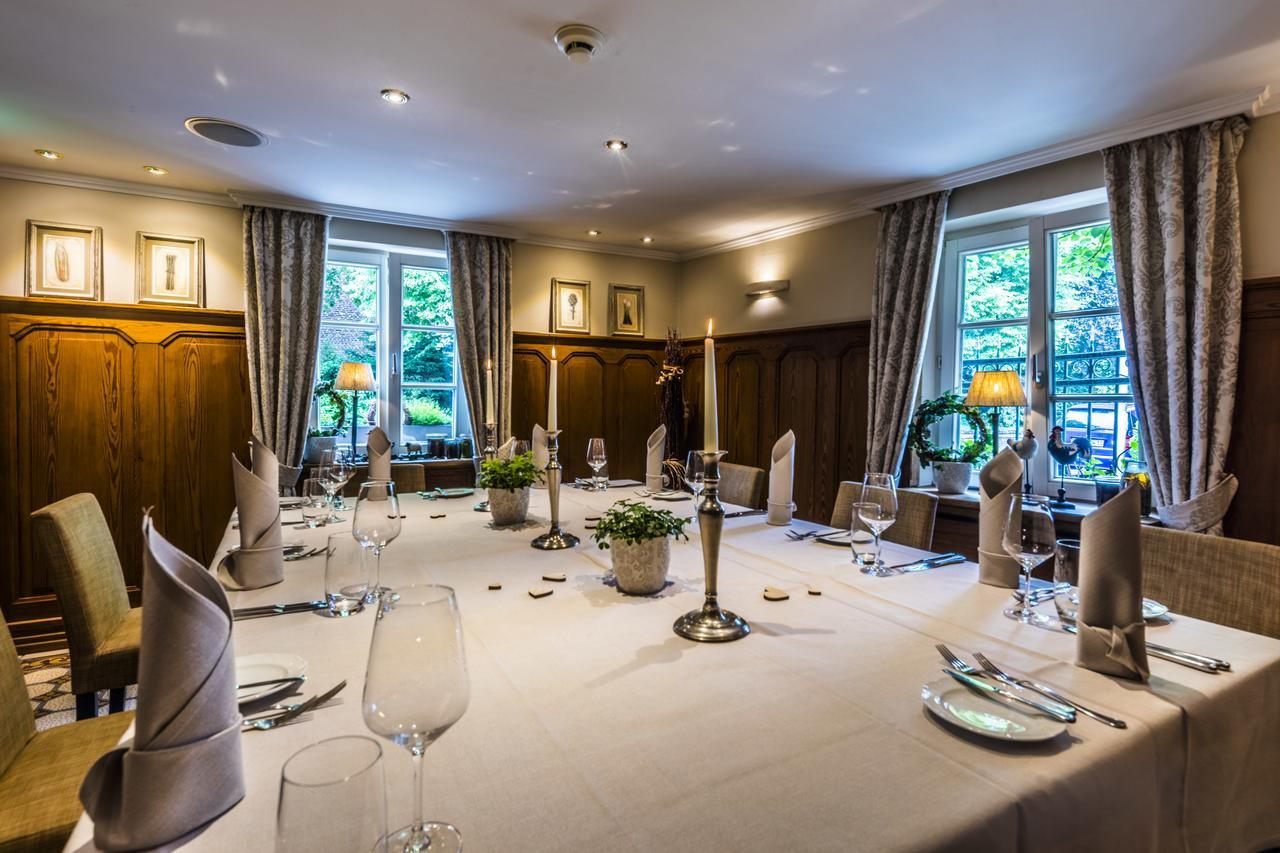 Wellings Romantik Hotel Zur Linde Мьорс Екстериор снимка