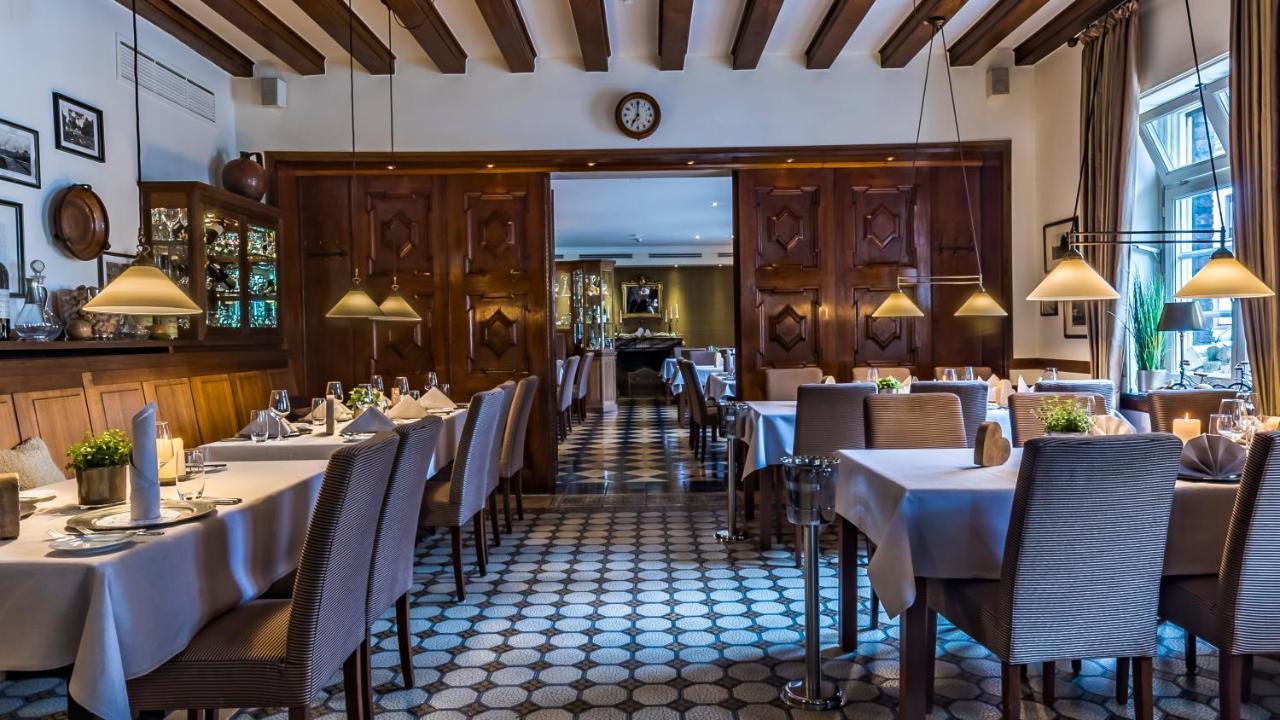 Wellings Romantik Hotel Zur Linde Мьорс Екстериор снимка