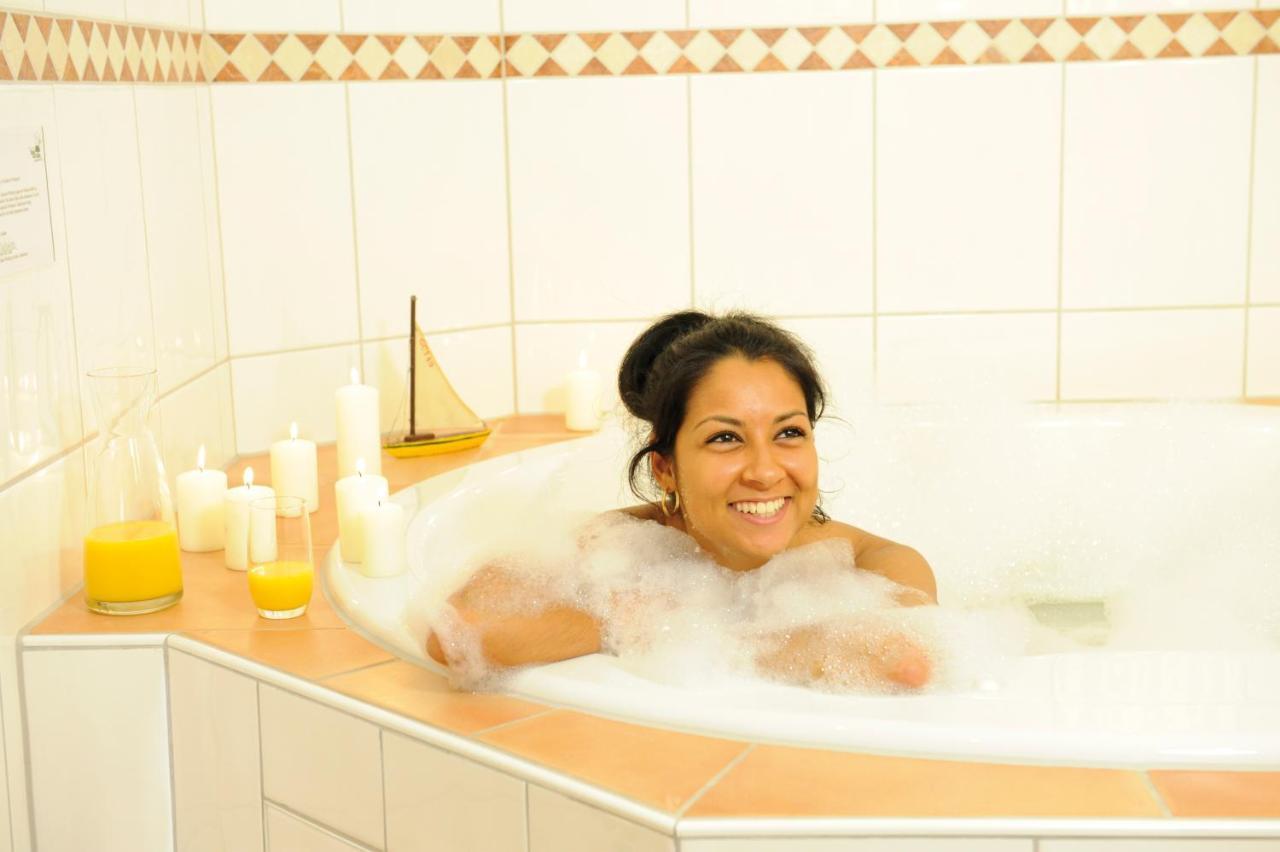 Wellings Romantik Hotel Zur Linde Мьорс Екстериор снимка