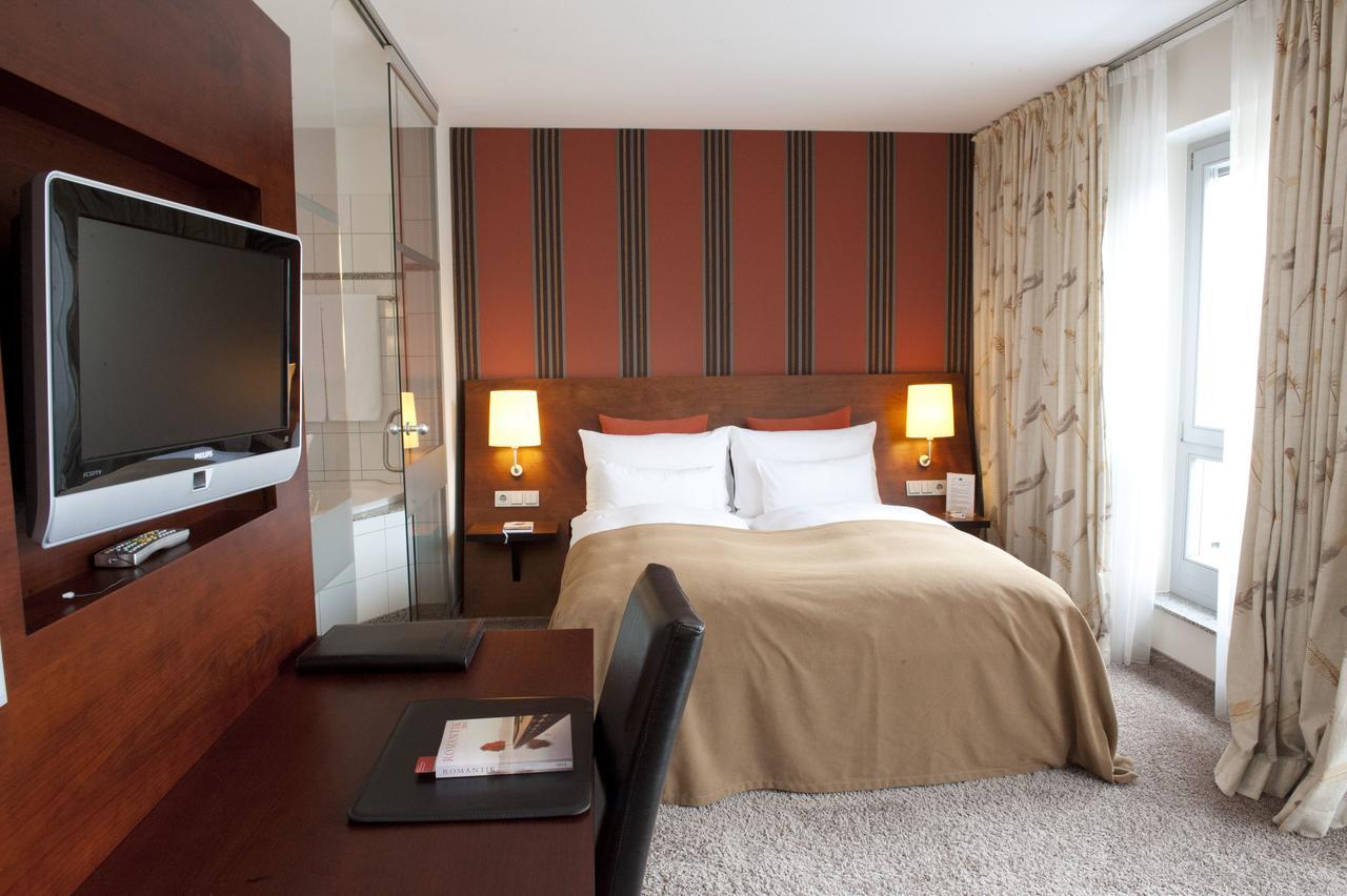 Wellings Romantik Hotel Zur Linde Мьорс Екстериор снимка