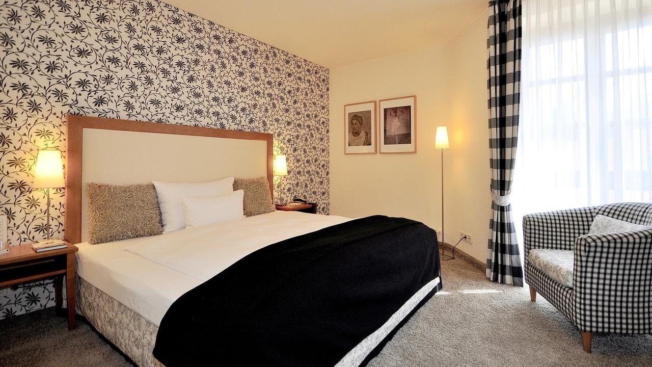 Wellings Romantik Hotel Zur Linde Мьорс Екстериор снимка