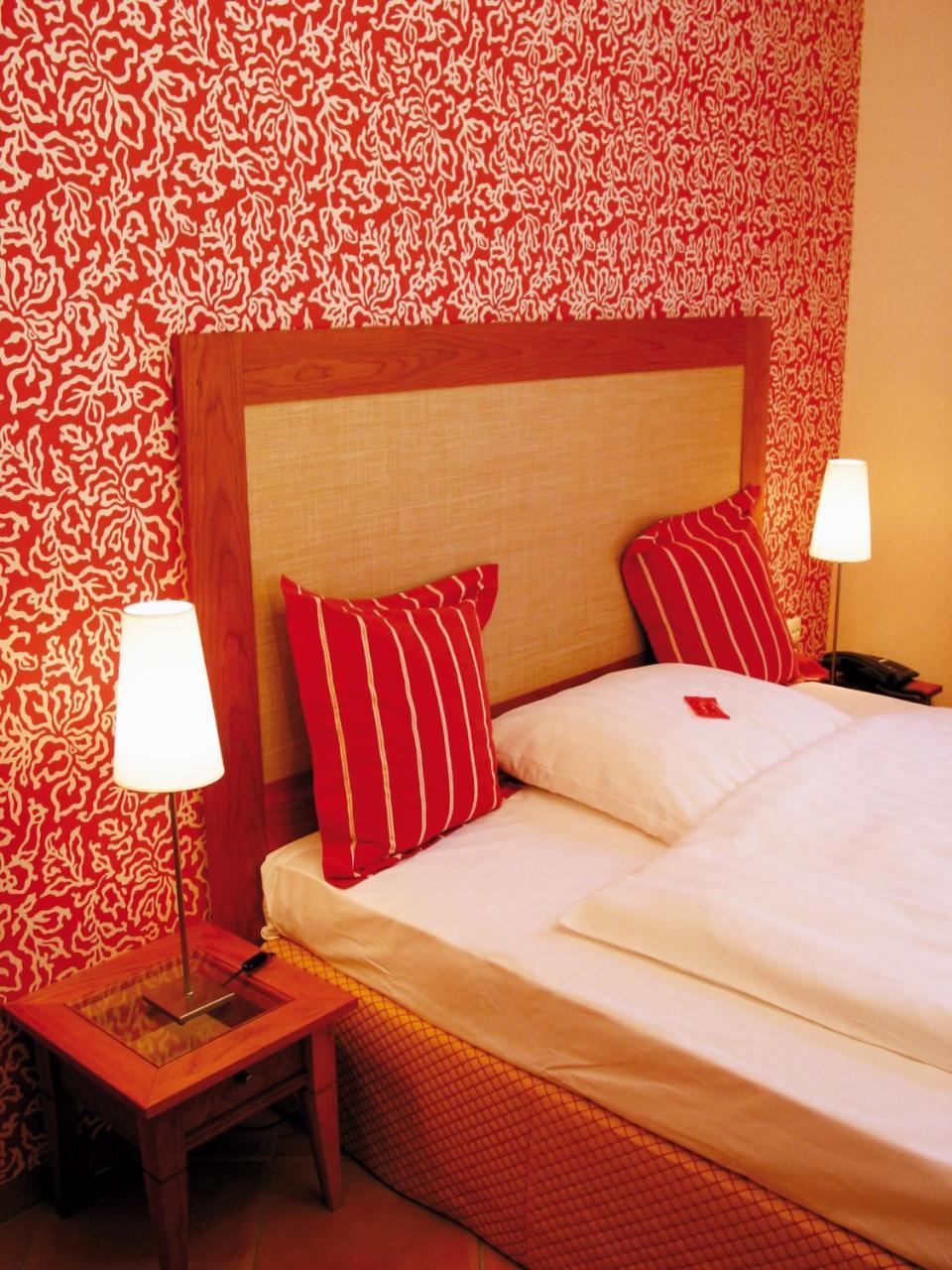 Wellings Romantik Hotel Zur Linde Мьорс Екстериор снимка