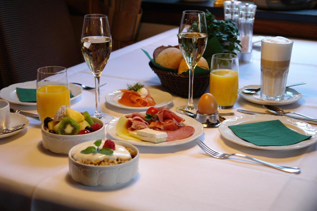 Wellings Romantik Hotel Zur Linde Мьорс Екстериор снимка